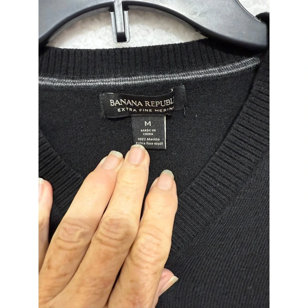 Banana Republic Mens Extra‎ Fine Merino Wool V-Neck Sweater Black M 506201-03